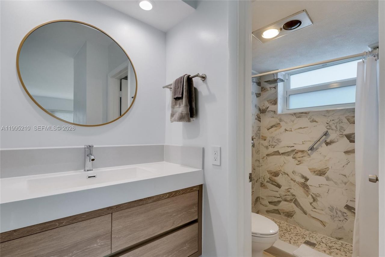 455 Paradise Isle Blvd, Unit 101, Hallandale Beach, FL 33009 Photo