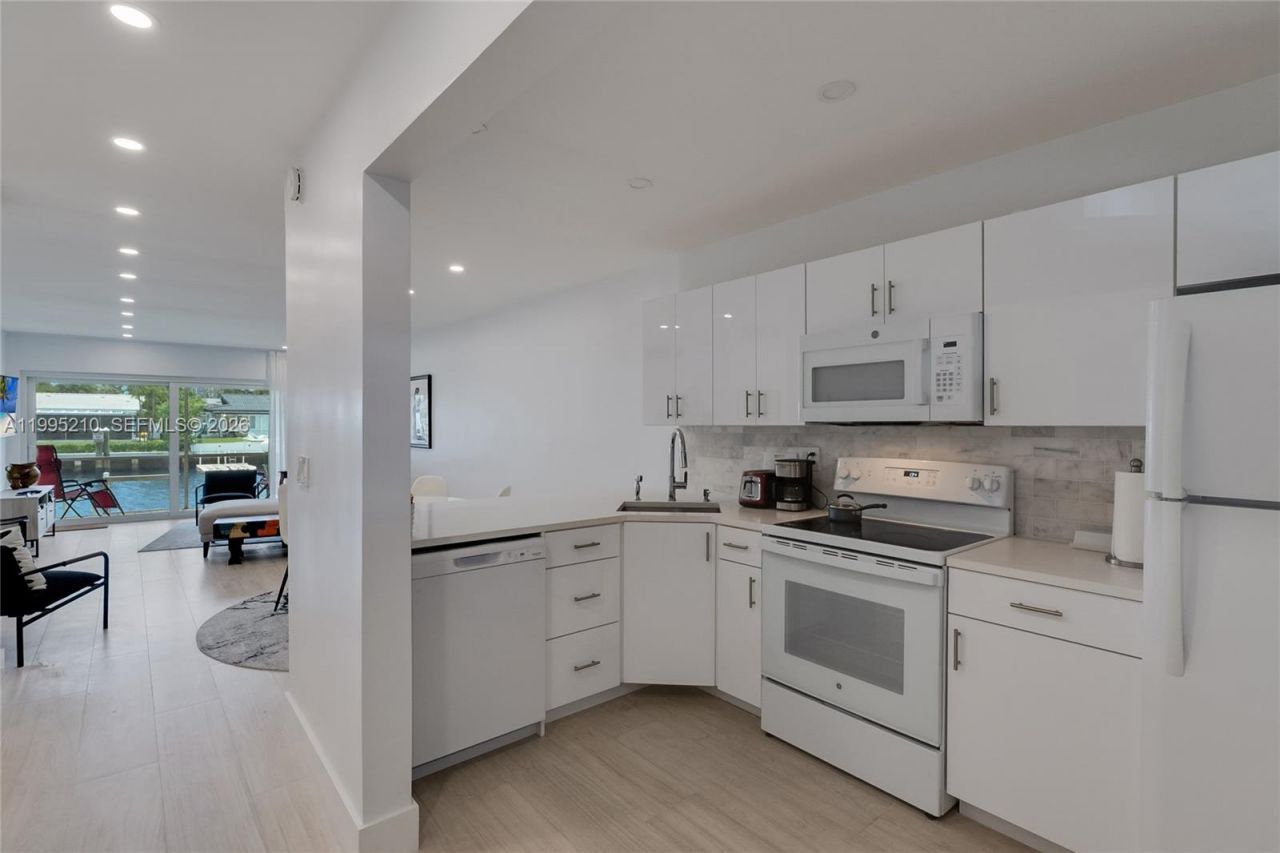 455 Paradise Isle Blvd, Unit 101, Hallandale Beach, FL 33009 Photo