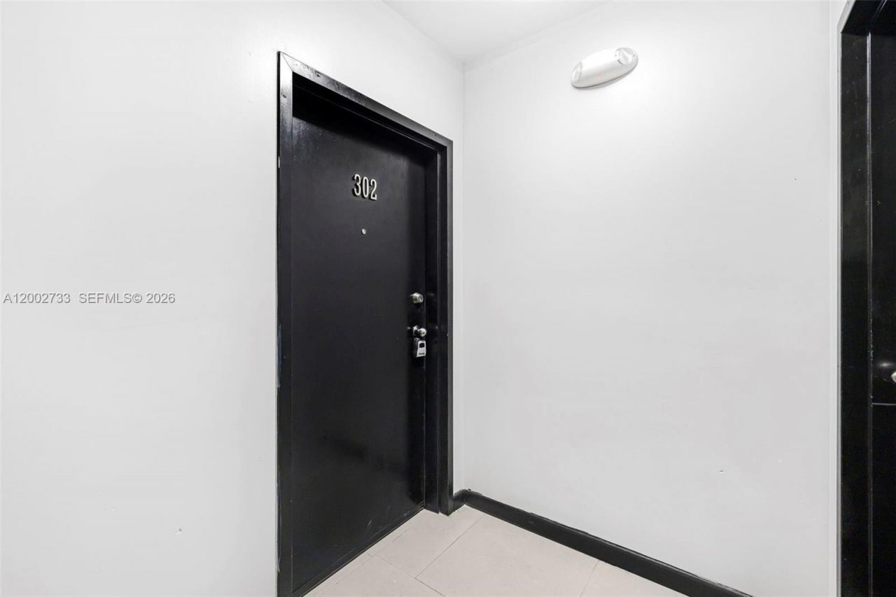 1876 SW 11th Ter, Unit 302, Miami, FL 33135 Photo