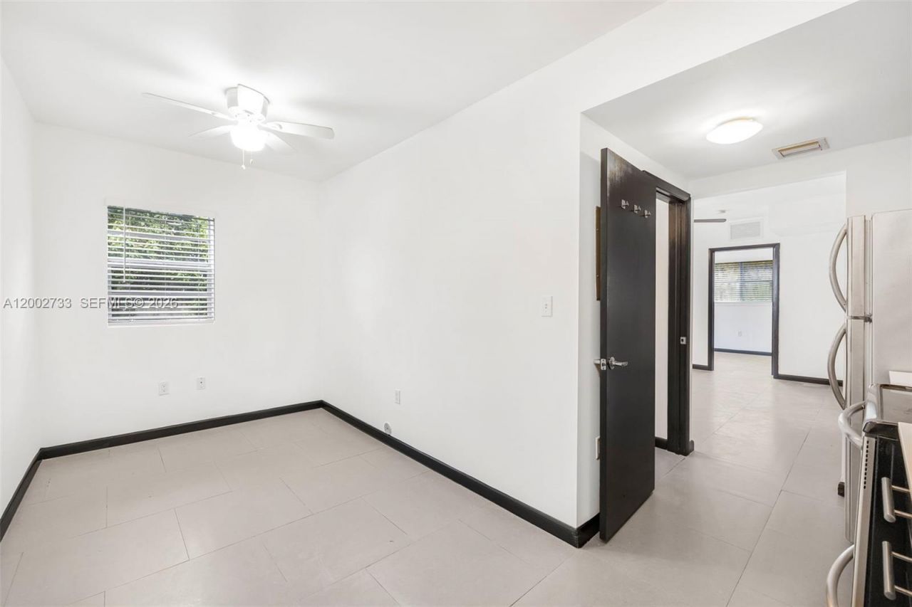 1876 SW 11th Ter, Unit 302, Miami, FL 33135 Photo