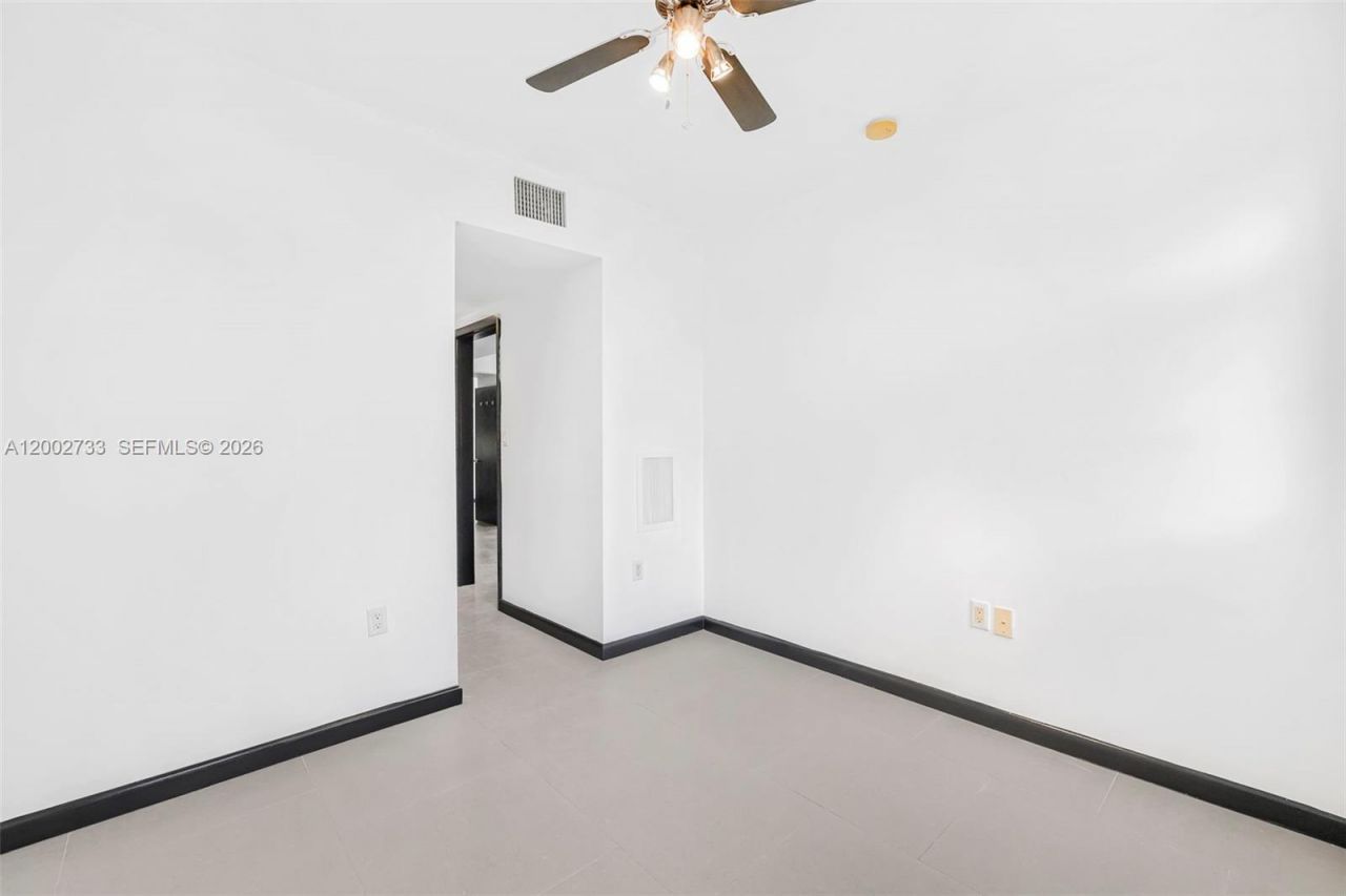 1876 SW 11th Ter, Unit 302, Miami, FL 33135 Photo