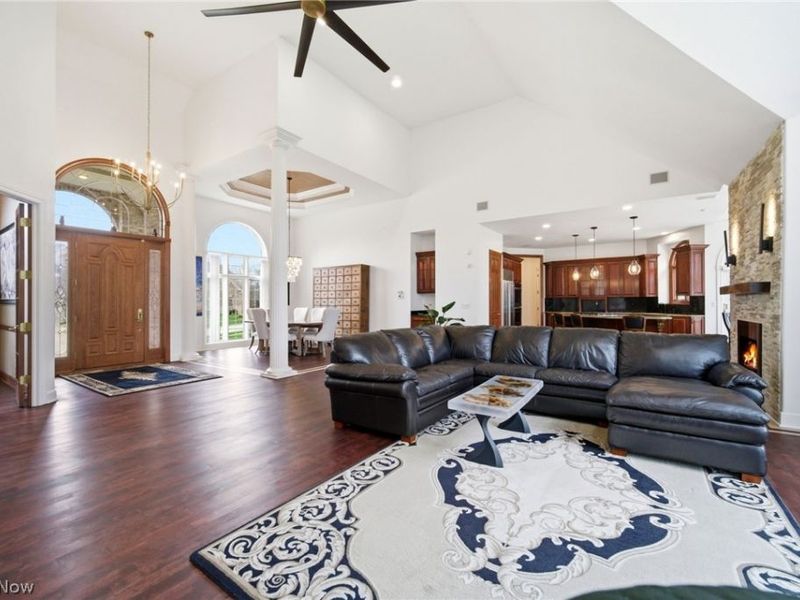 10584 Queens Way, North Royalton, OH 44133 Photo 2