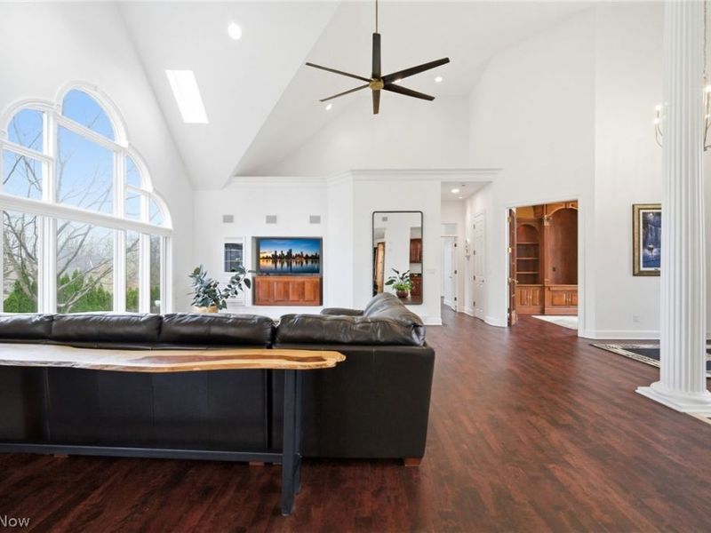 10584 Queens Way, North Royalton, OH 44133 Photo 3