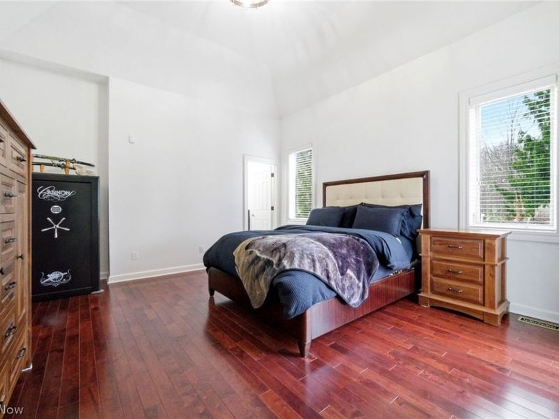 10584 Queens Way, North Royalton, OH 44133 Photo 32