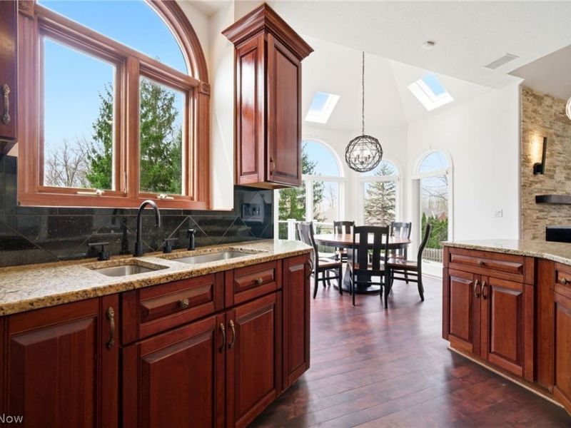 10584 Queens Way, North Royalton, OH 44133 Photo 6