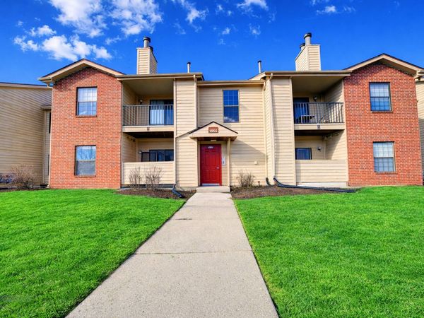 1955 N Hicks Road , Unit 105, Palatine, IL 60074