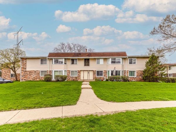 3100 Roberts Drive , Unit 5, Woodridge, IL 60517
