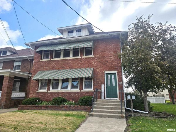 151 N SEMINARY Street, Galesburg, IL 61401