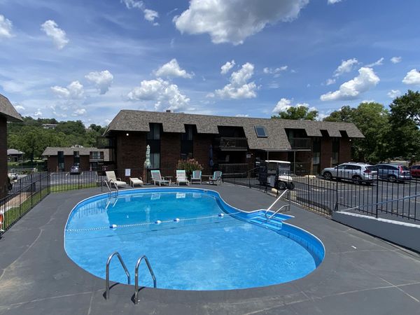 130 Wilshire Drive , Unit 32, Hollister, MO 65672