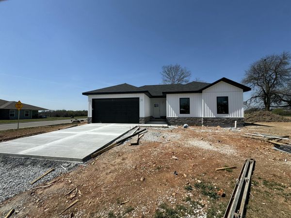 35 Whitley Lane, Monett, MO 65708