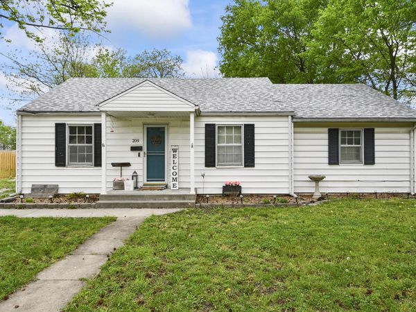 209 E Summit Street, Bolivar, MO 65613