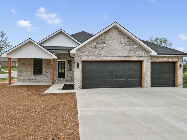 2014 East Jay Street , Ozark, MO 65721