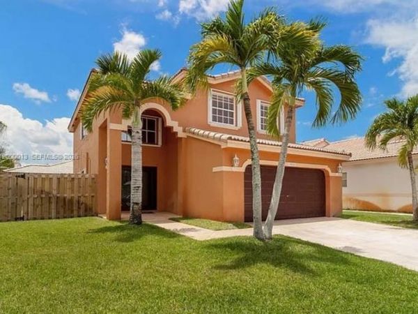 10526 SW 14th Ct , Pembroke Pines, FL 33025