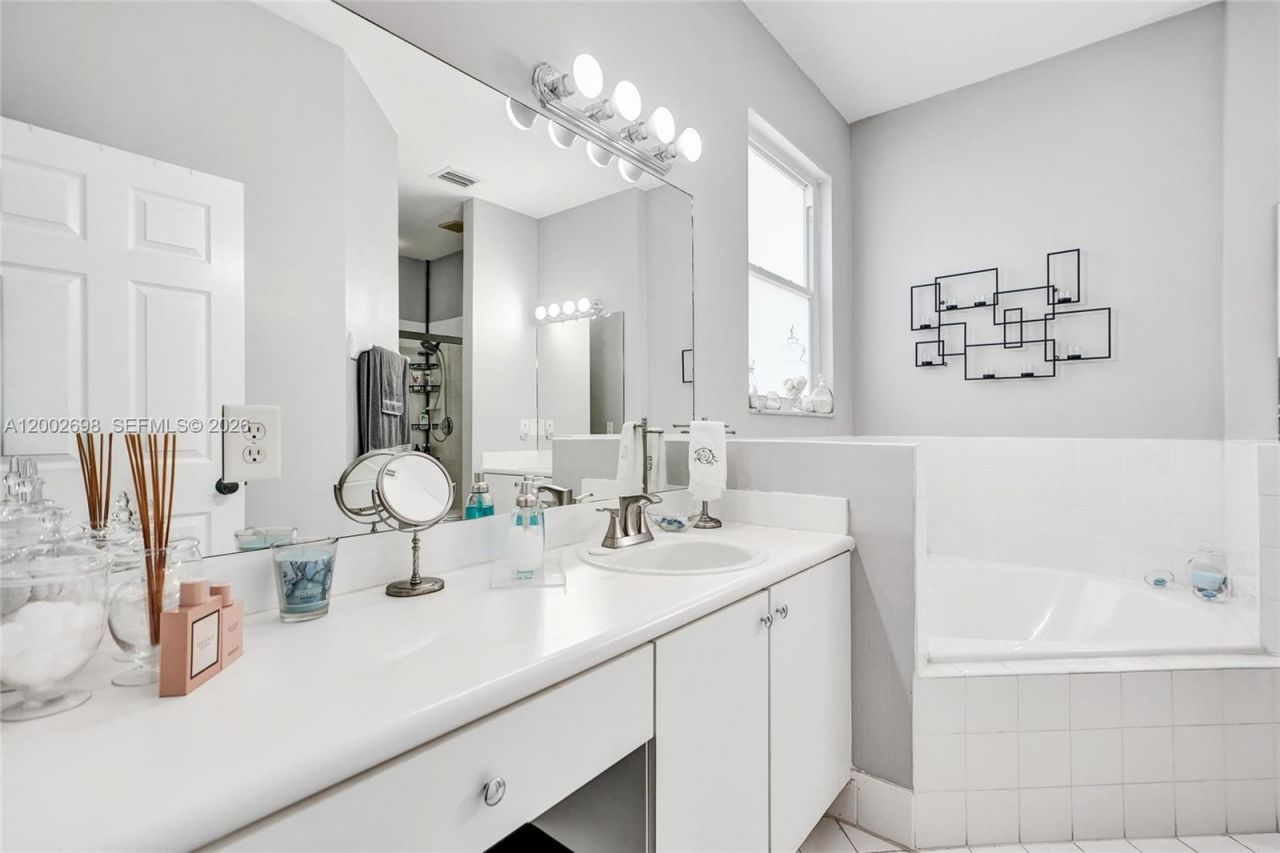 12839 SW 135th Ter, Miami, FL 33186 Photo