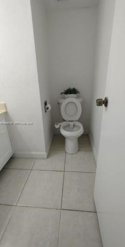 2935 NE 163rd St, Unit 4Q, North Miami Beach, FL 33160 Photo