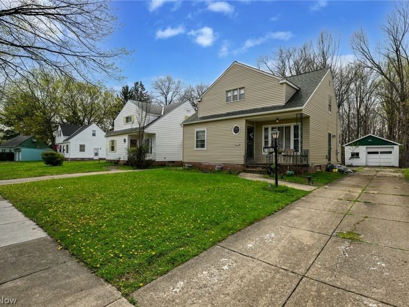 17812 Dalewood Avenue, Maple Heights, OH 44137 Photo 2