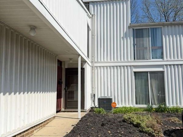 25 Sutton Place, Shaker Heights, OH 44120
