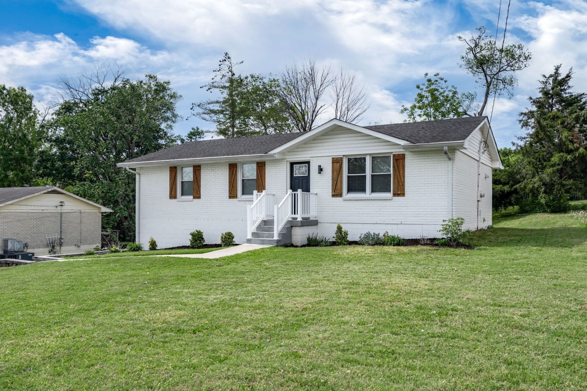 143 Evergreen Cir, Hendersonville, TN 37075 Main Photo