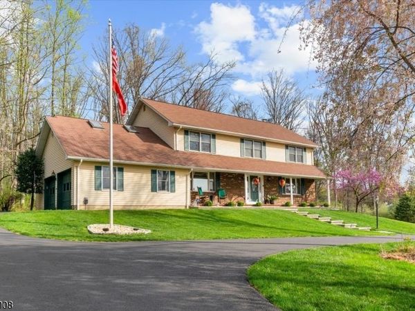 6 Camila Dr, Franklin, NJ 08867