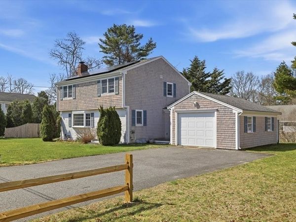 31 Ice House Rd, Yarmouth, MA 02664