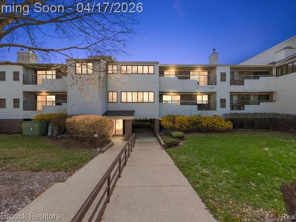 30414 Orchard Lake Road, Farmington Hills, MI 48334