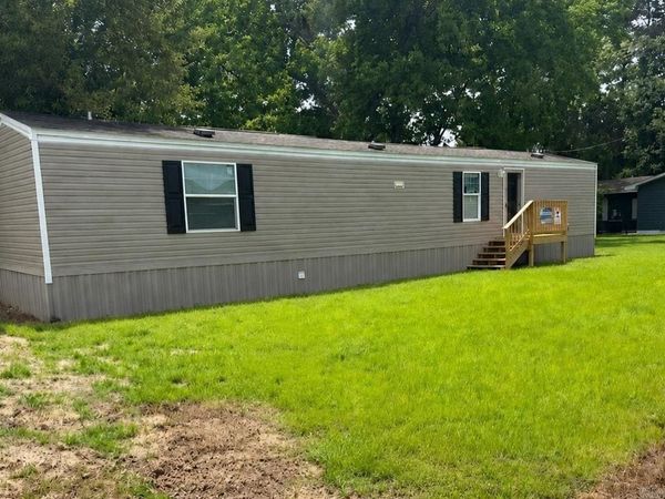 210 E Vine Street, Russell, AR 72010