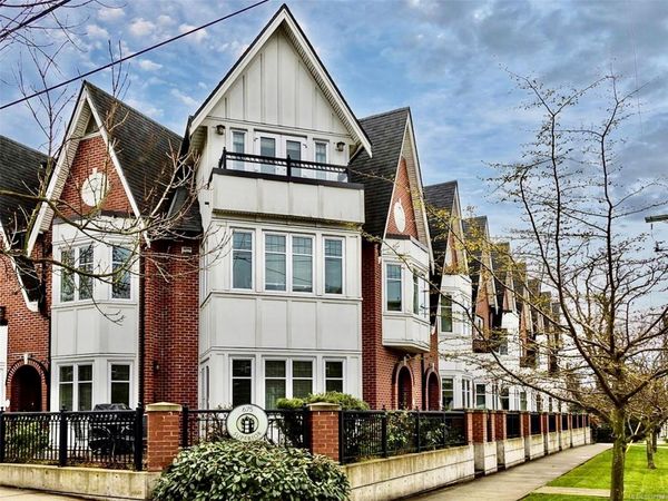 675 Superior St, Unit 8, Victoria, BC V8V 1V1