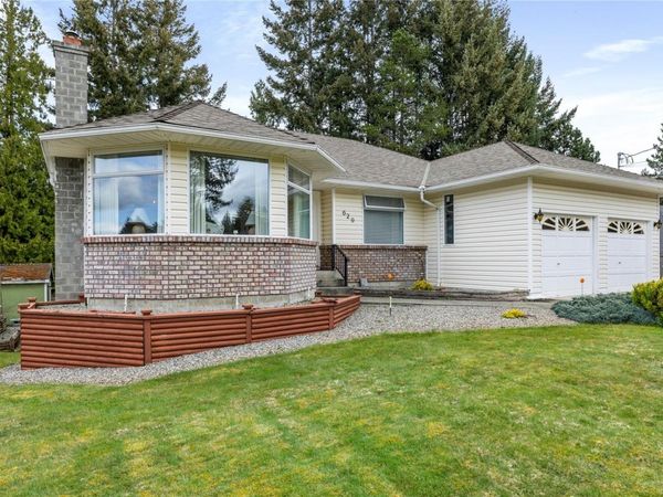 629 Dogwood Rd, Qualicum Beach, BC V9K 1A9