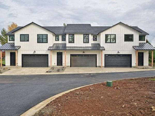 202 Bogey Lane, Eagle Point, OR 97524