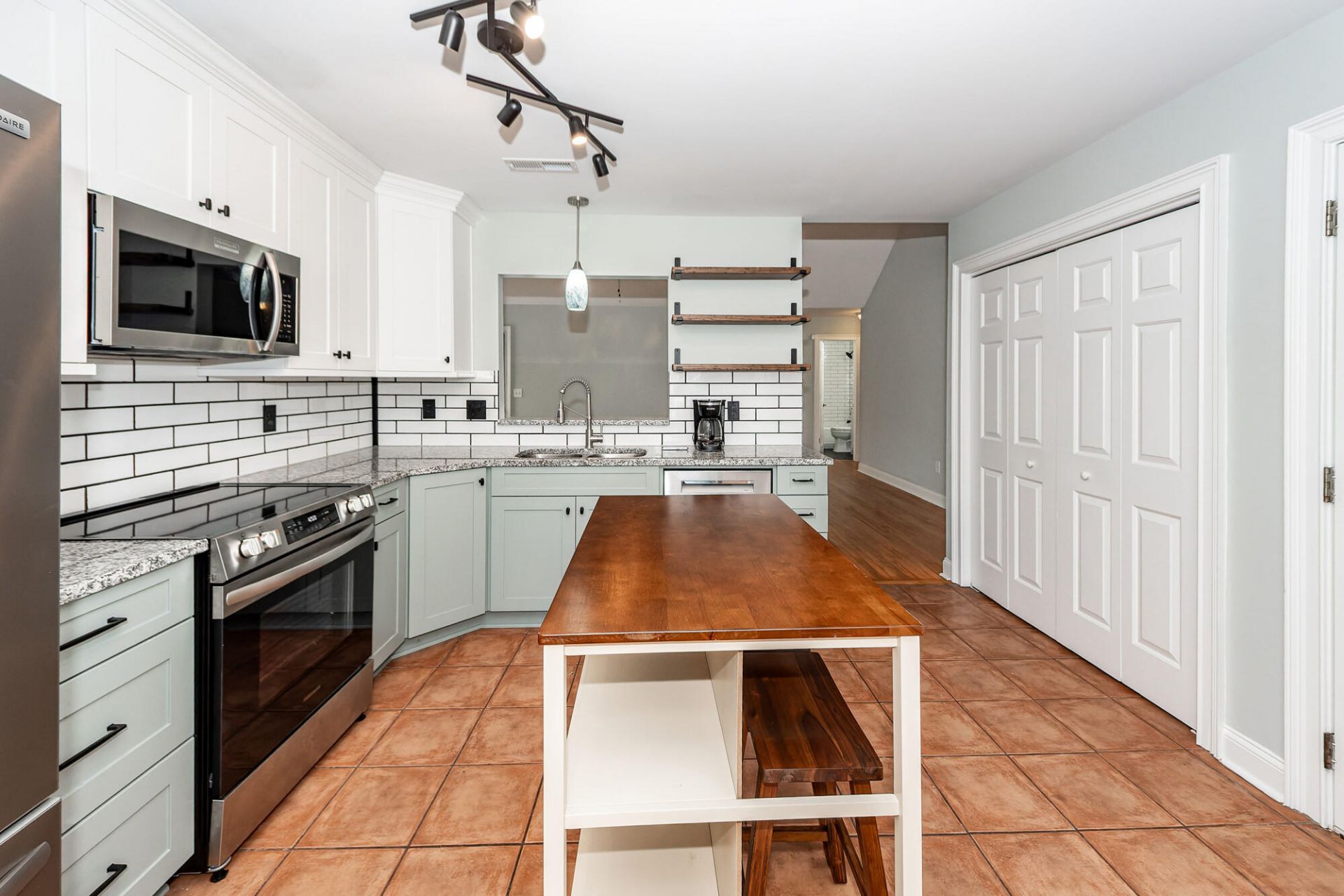 1333 Mapleton Avenue Photo 14