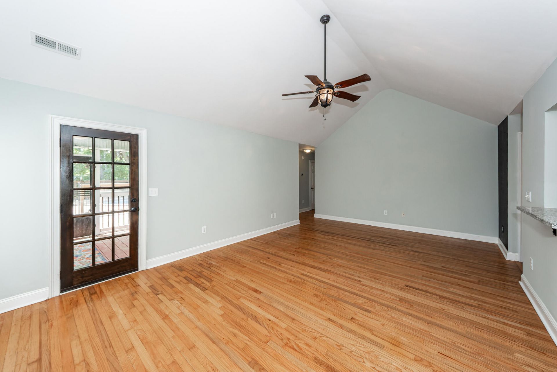 1333 Mapleton Avenue Photo 8