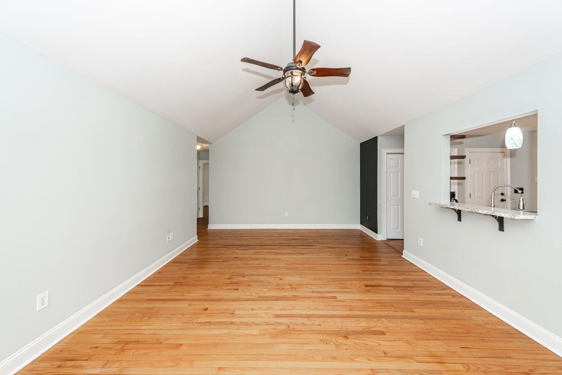 1333 Mapleton Avenue Photo 9