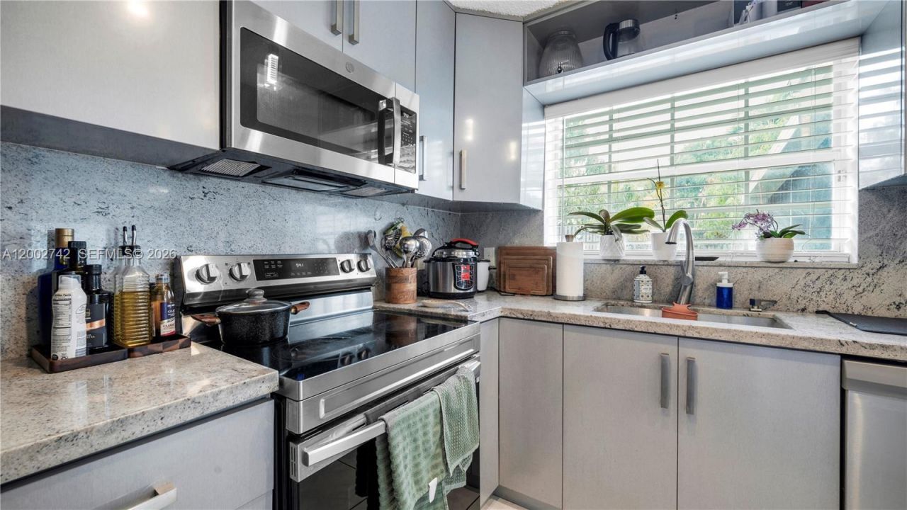 13918 SW 161st Ter, Miami, FL 33177 Photo