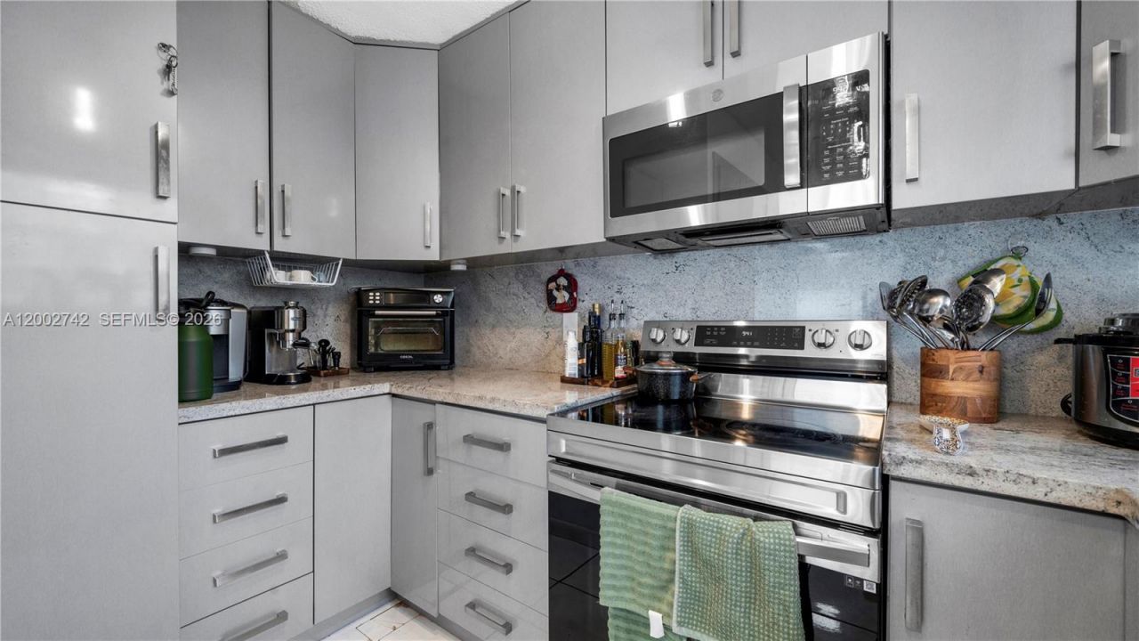 13918 SW 161st Ter, Miami, FL 33177 Photo