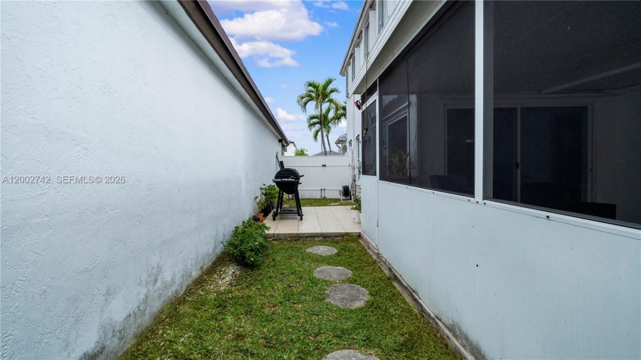 13918 SW 161st Ter, Miami, FL 33177 Photo