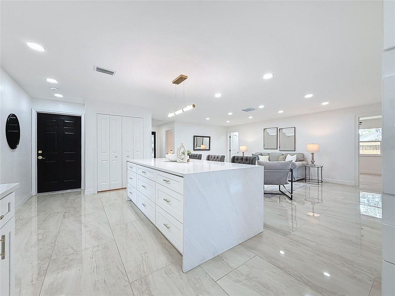 910 Alcazar Way S, Saint Petersburg, FL 33705 Photo