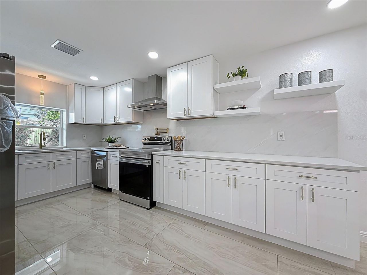 910 Alcazar Way S, Saint Petersburg, FL 33705 Photo