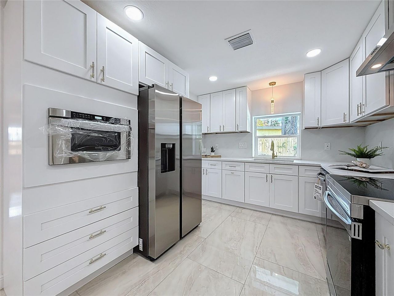 910 Alcazar Way S, Saint Petersburg, FL 33705 Photo
