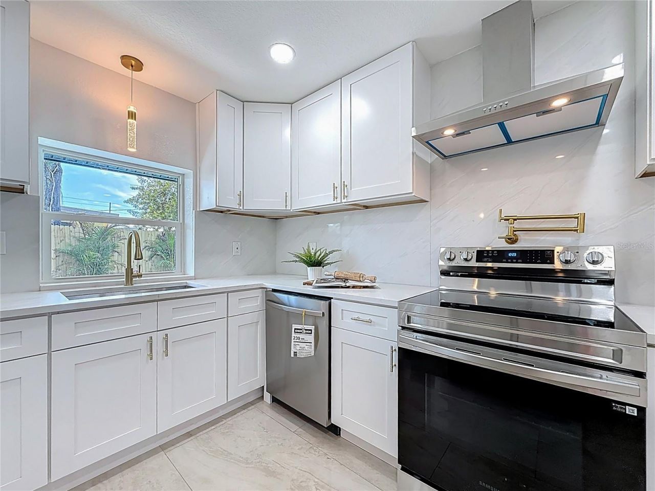 910 Alcazar Way S, Saint Petersburg, FL 33705 Photo