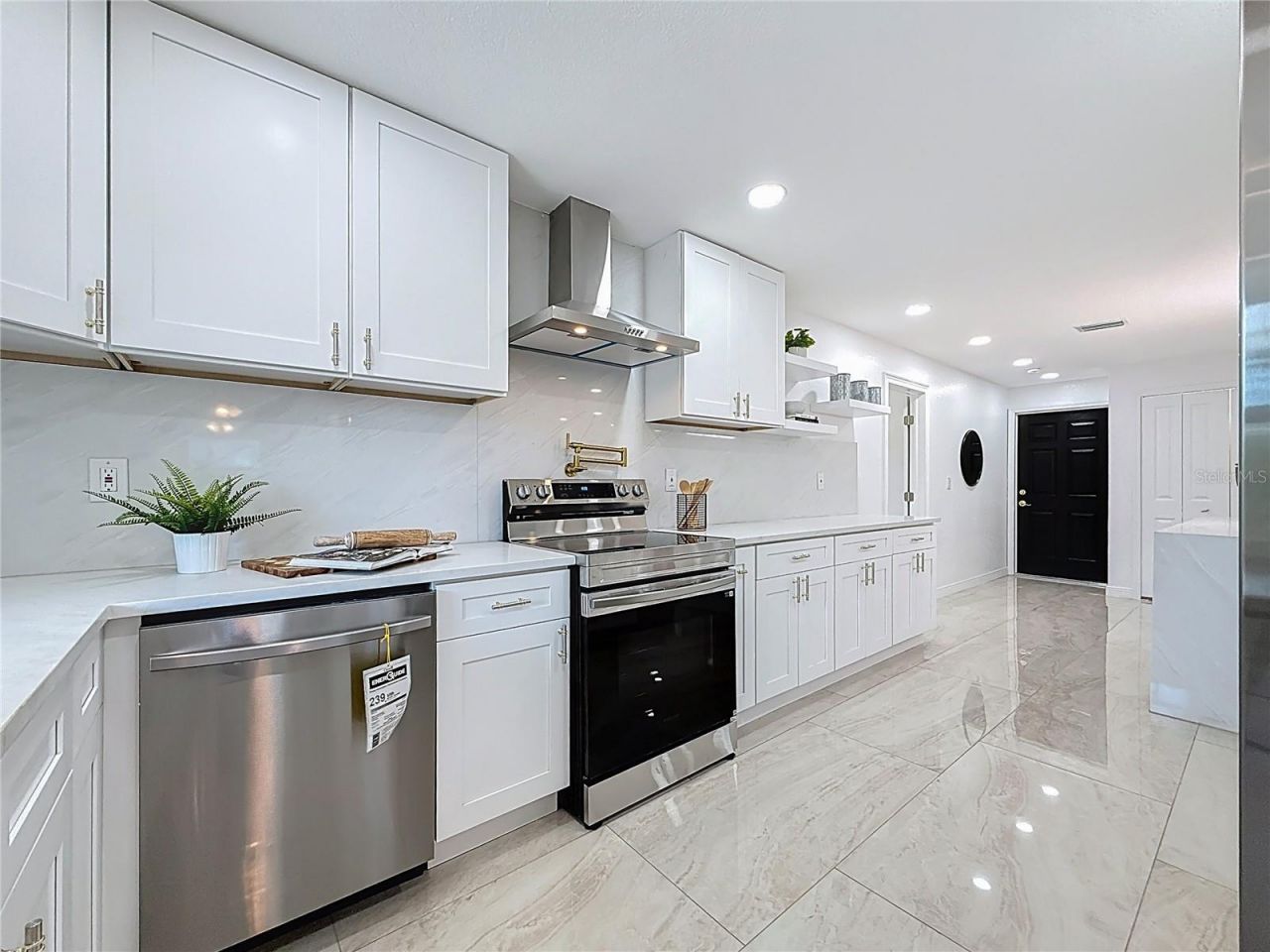 910 Alcazar Way S, Saint Petersburg, FL 33705 Photo