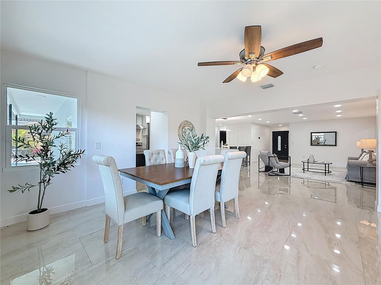 910 Alcazar Way S, Saint Petersburg, FL 33705 Photo