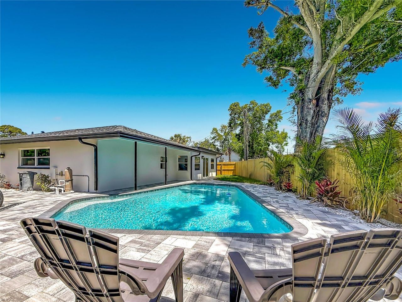 910 Alcazar Way S, Saint Petersburg, FL 33705 Photo