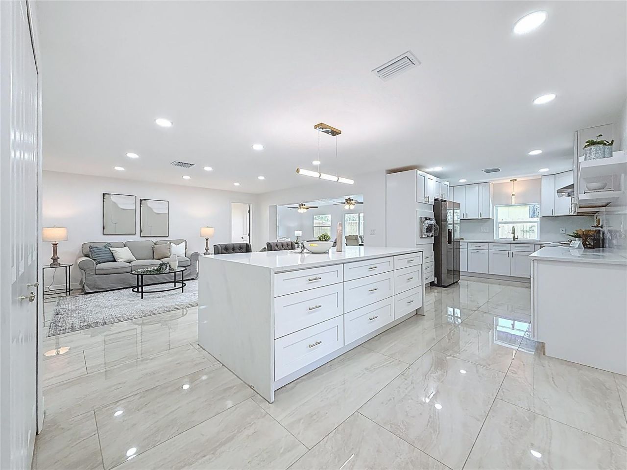 910 Alcazar Way S, Saint Petersburg, FL 33705 Photo