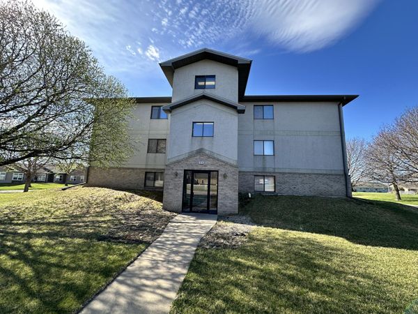 470 21st St SW, Unit 203, Huron, SD 57350
