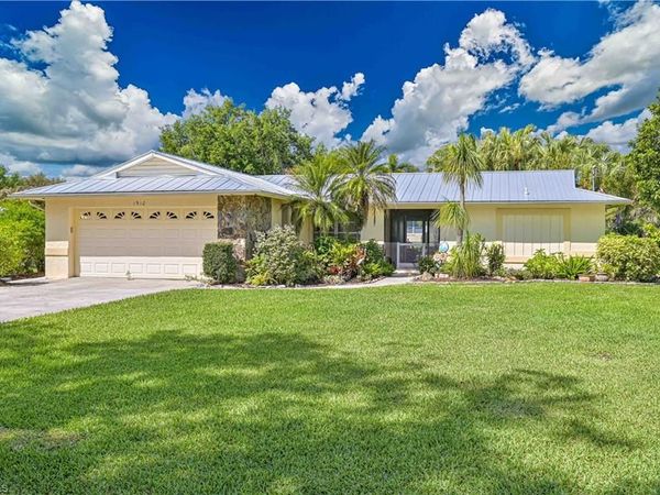 1910 Oak DR , ALVA, FL 33920