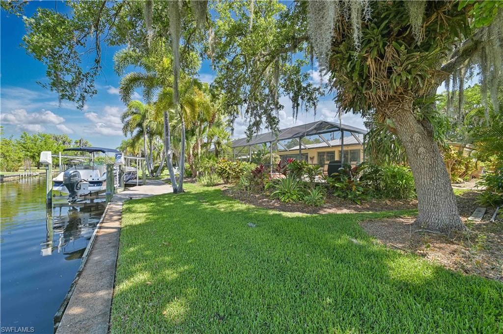 1910 Oak Dr, Alva, FL 33920 Photo