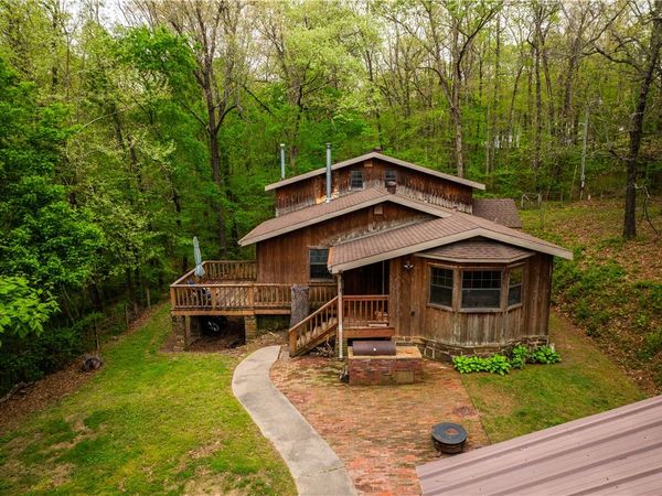 16184 Hickory Drive, Fayetteville, AR 72704