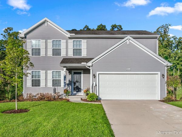 10644 Woodbushe Drive SE, Lowell, MI 49331