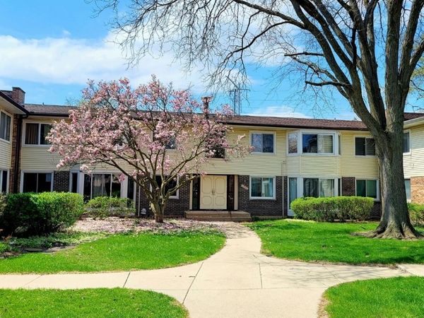 3030 Roberts Drive, Unit 5, Woodridge, IL 60517