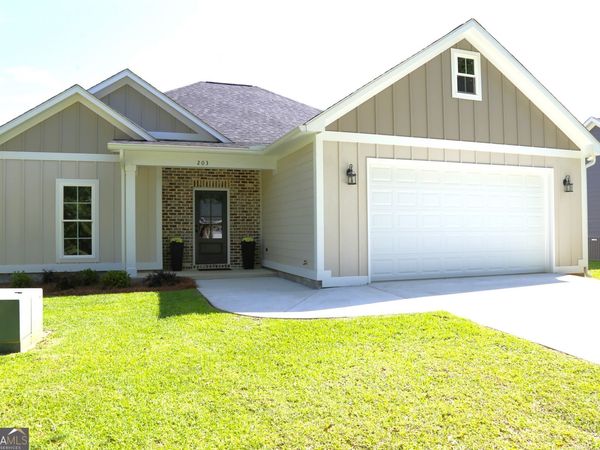203 Saxton Place, Leesburg, GA 31763